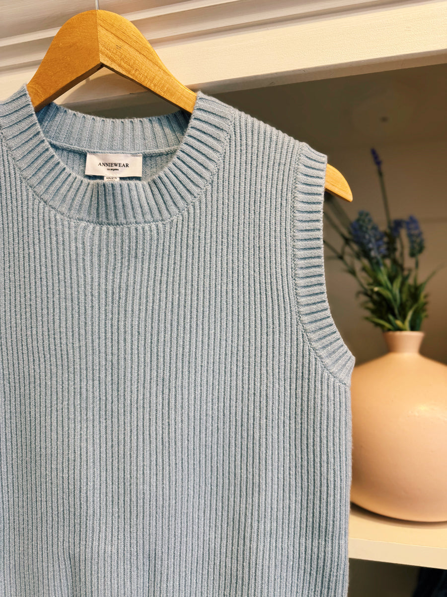 Eyelet Layer Tank